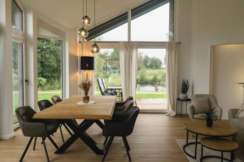 "Pure lake idyll: Holiday home Uferperle"