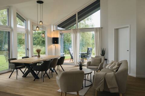 Beliebte Airbnb-Anzeige: "Pure lake idyll: Holiday Home Otterperle" in Otterndorf