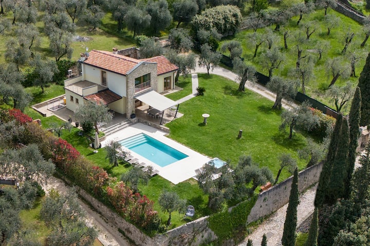 Villa Cipressi   - Luxury and Lounge