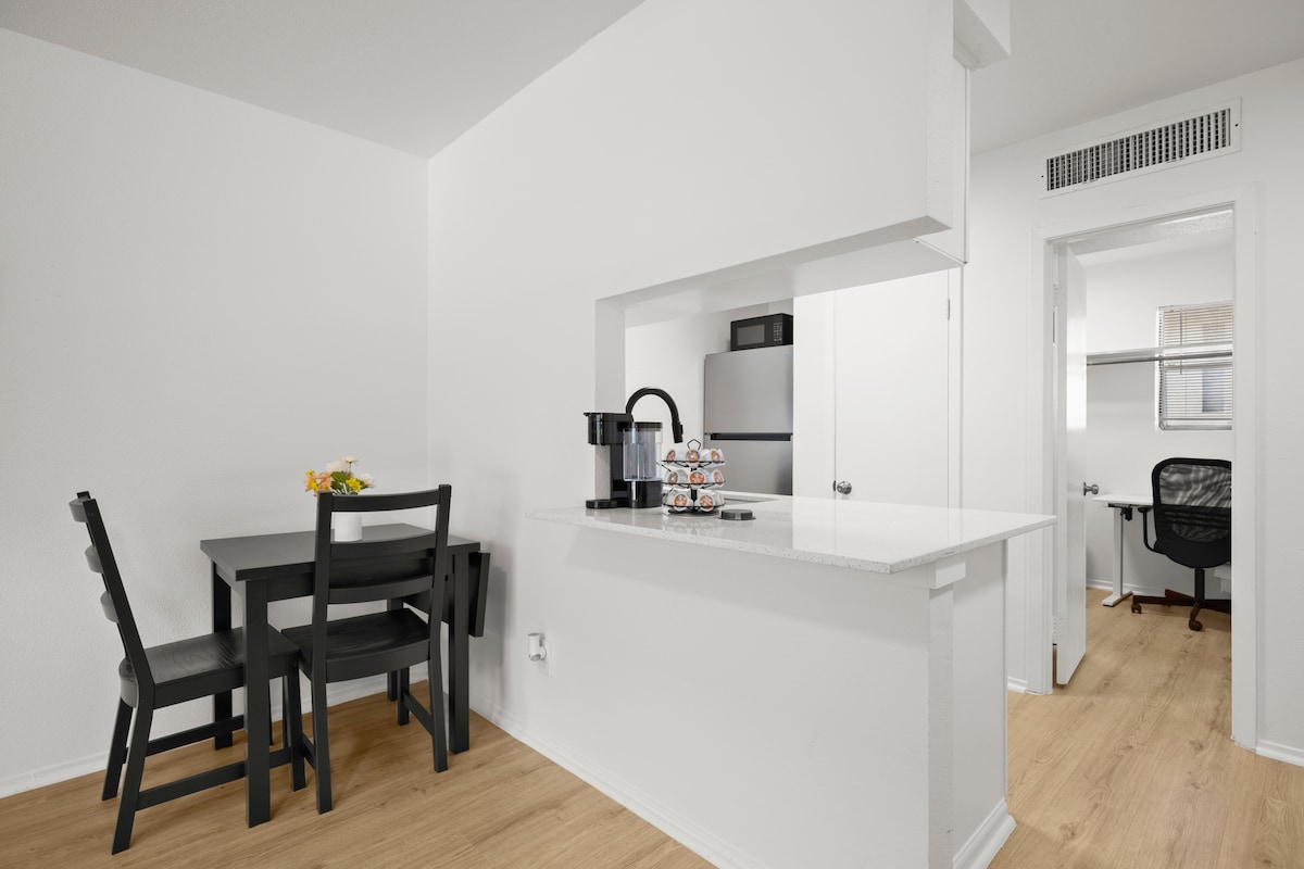Modern, Central Austin Apt | Fully Equipped