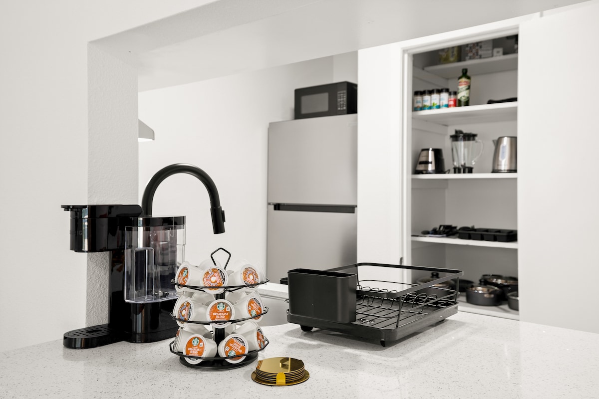 Modern, Central Austin Apt | Fully Equipped