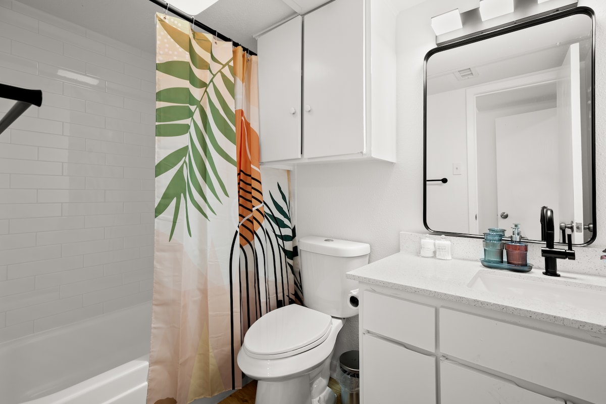 Modern, Central Austin Apt | Fully Equipped