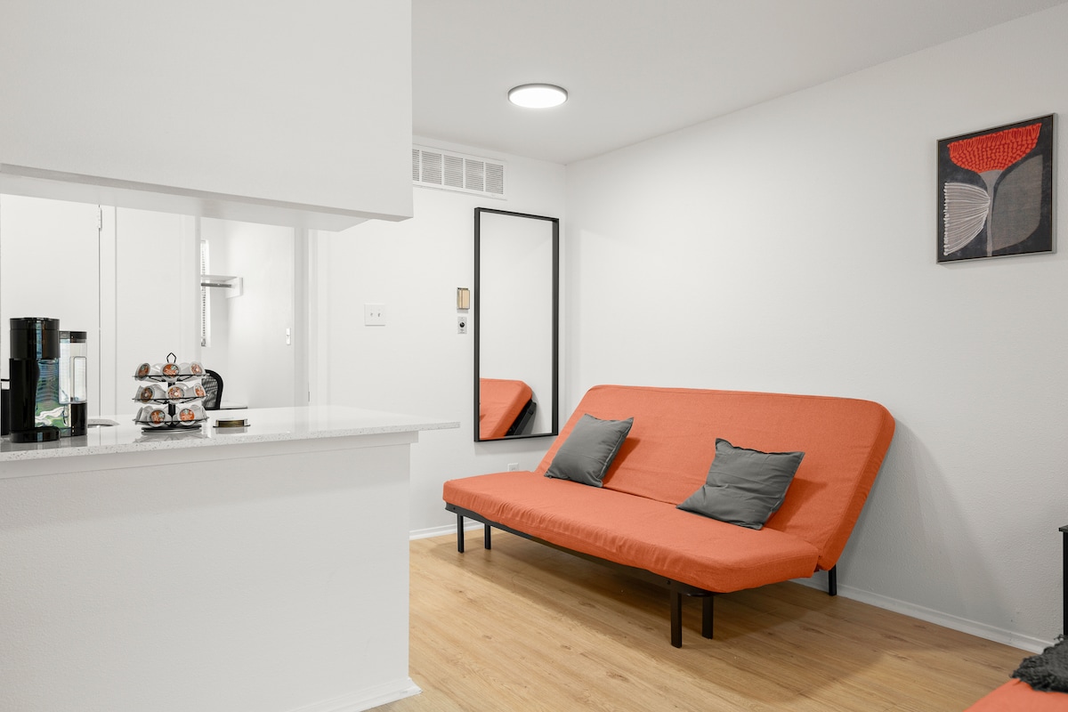 Modern, Central Austin Apt | Fully Equipped
