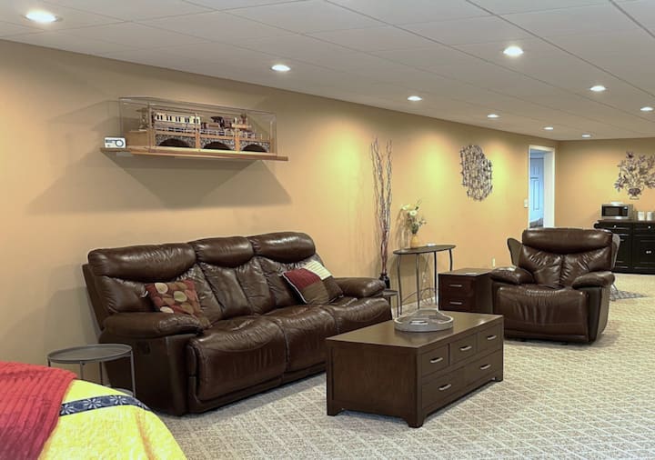 Charming, Cozy Coloma Stay - Lake Michigan Beach, MI