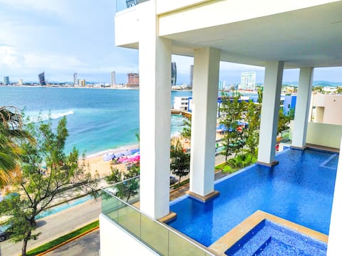 Brand New Large Oceanfront Apartment Punta 703