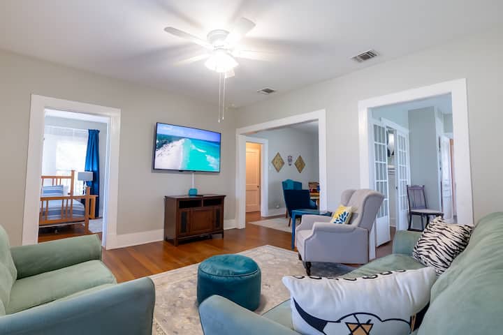Stylish Stay Nr Lackland Afb Bmt•gameroom &Pets Ok - San Antonio, TX