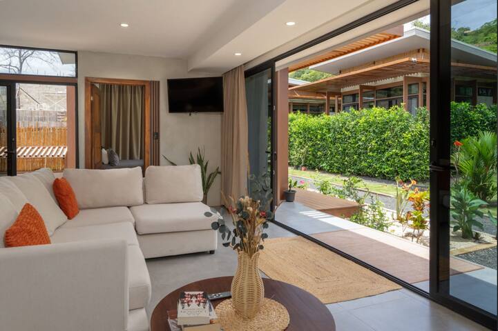 Beautiful Coco Bay Retreat House