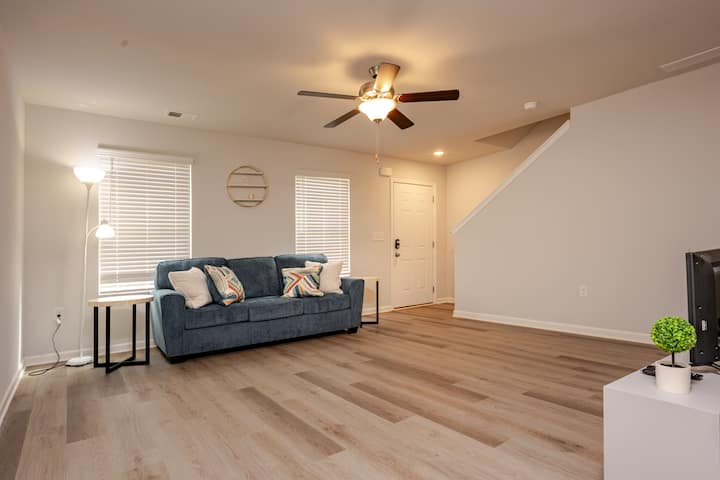 Clean Townhome Near Six Flags With Free Parking! - Paradise Island, Austell