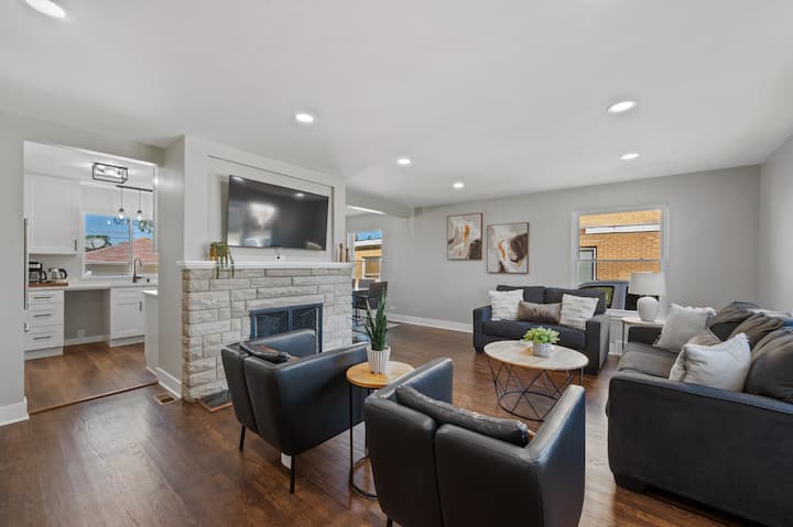 Unique Home In Maywood | 5 Bedroom - Chicago, IL