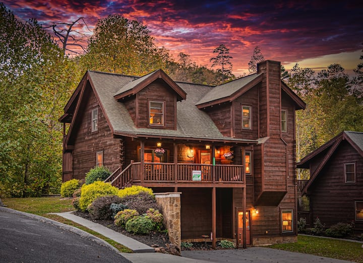 Rivers Edge Luxury Sevierville Cabin - Sleeps 18 - Pigeon Forge, TN