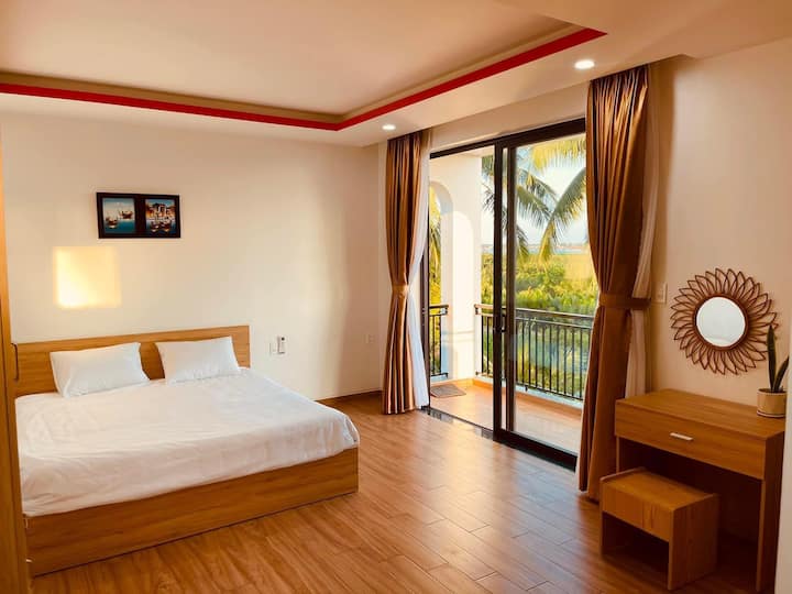 Posteľ
Matrac
Vankúše
Šatník
Dekoratívne vázy
Dekoratívne obrazy
Klimatizácia
Polica pri posteli
Šatníkový stôl