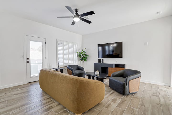 Dos Palmas Home | Modern 3br Townhome W/ Garage - El Paso, TX