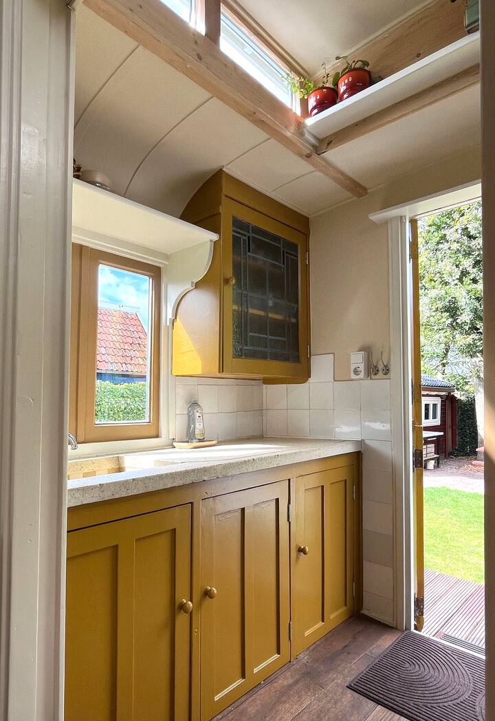 Charming And Historic Gypsy Wagon + Extra Studio - Joure