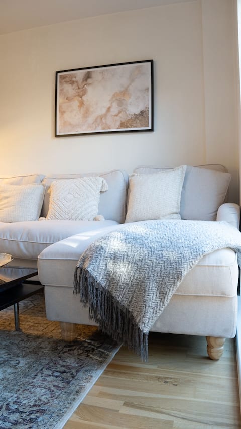Successful Airbnb property: Stylish 2BR City Apartment • Secure Gated Parking in Hulme