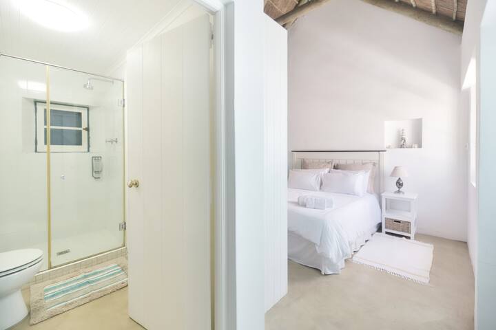 Dormitorio 1 con vistas al patio 