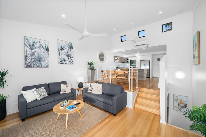 Shorelines 22 - Hamilton Island
