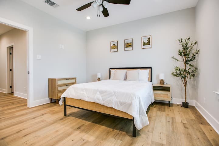 ¡Almohadas cómodas y sábanas suaves!