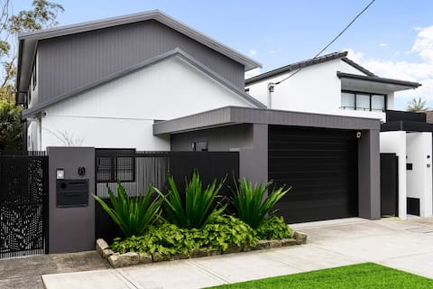 Family Home in Bondi | Rare Availability 5BR Oasis