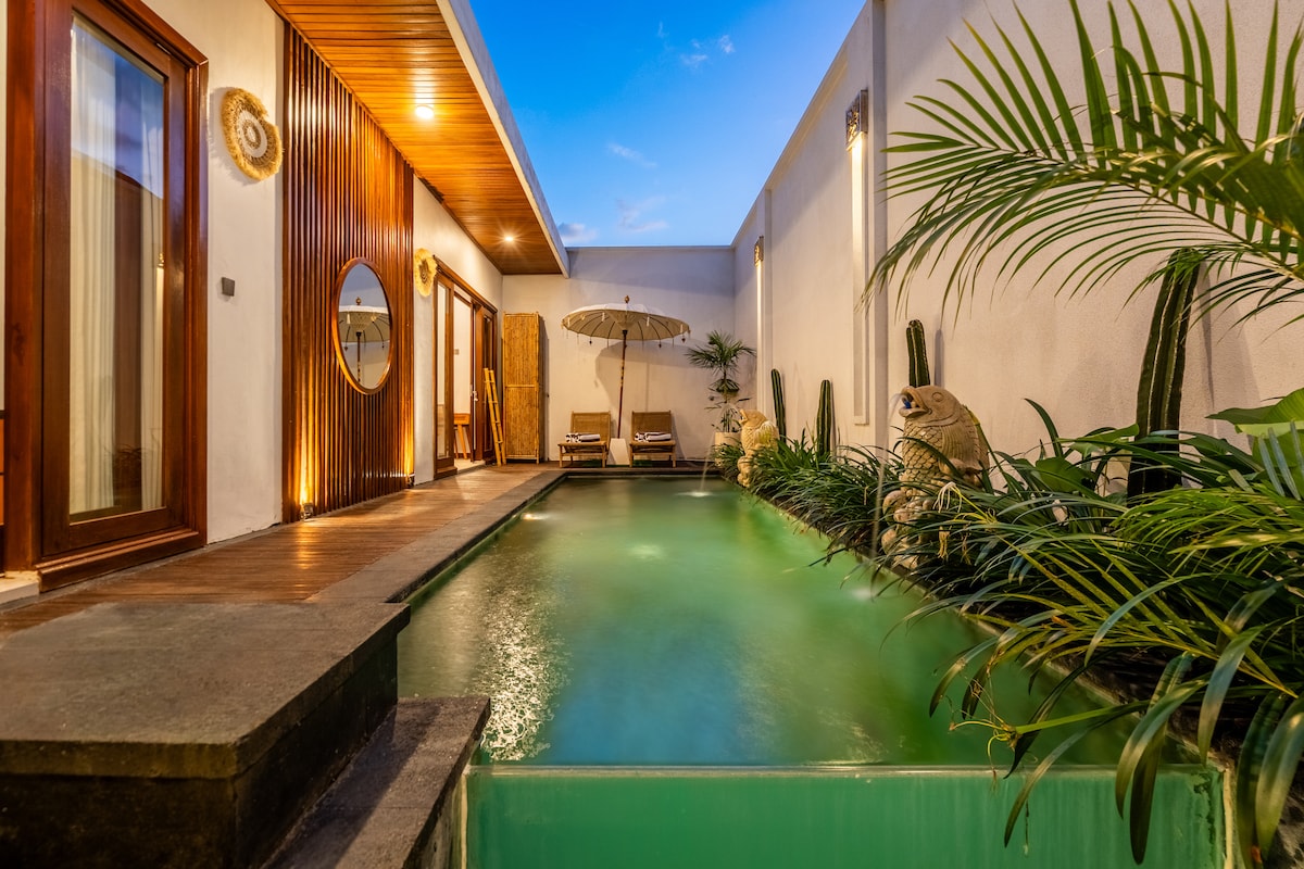 Villa in Canggu · ★5.0 · 2 bedrooms · 2 beds · 2 private baths, порівнянний Airbnb