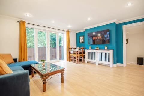 Cosy Central Apartment | Free Parking | 6PPL