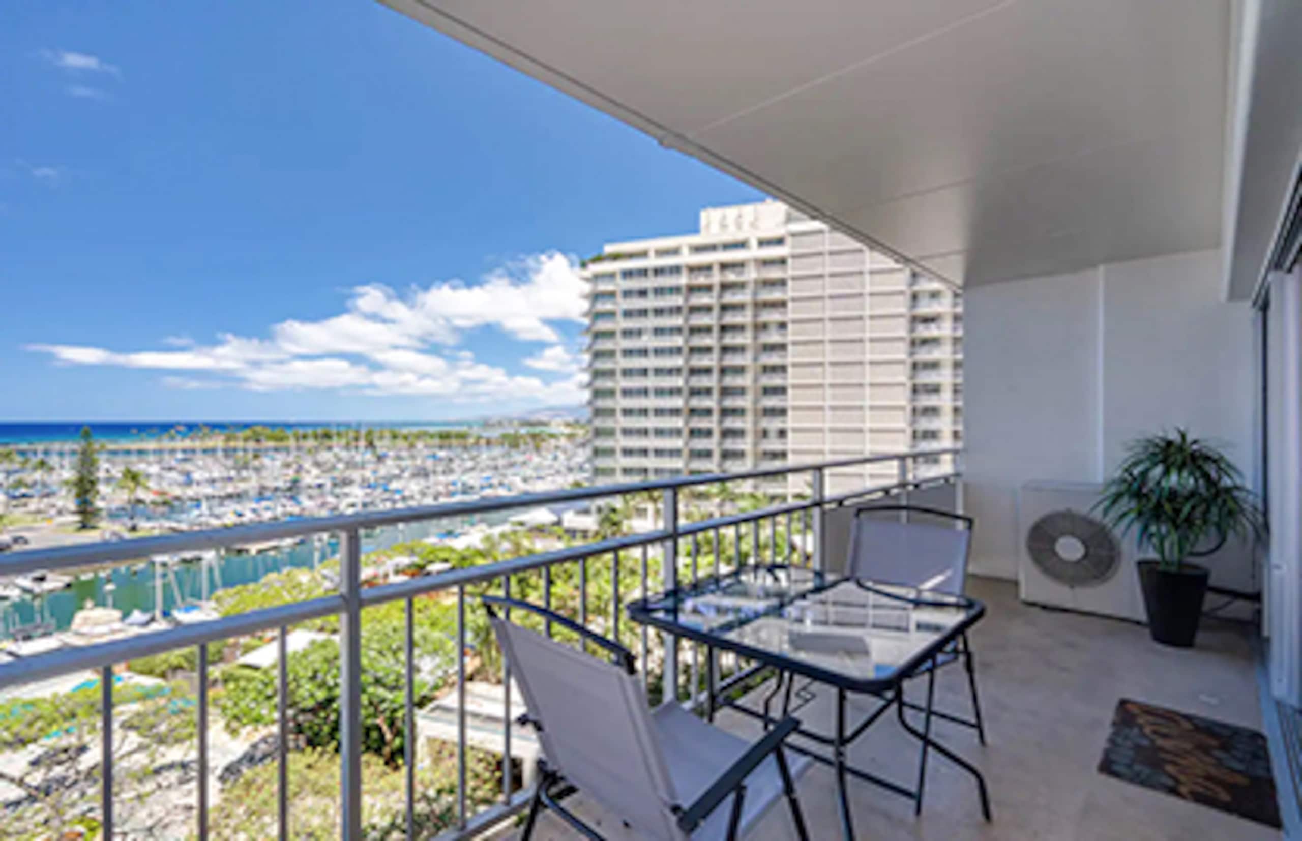 Hotel in Honolulu · ★4.82 · 1 bedroom · 2 beds · 1 private bath - Image 15