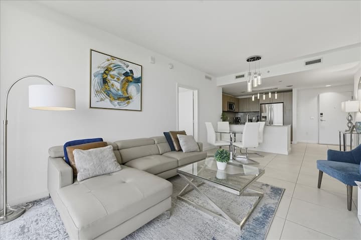 Modern 2 Bed 2 Bath At Doral - Doral, FL