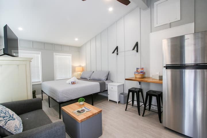 Snug Suite | Quaint Duplex Stay - Savannah, GA