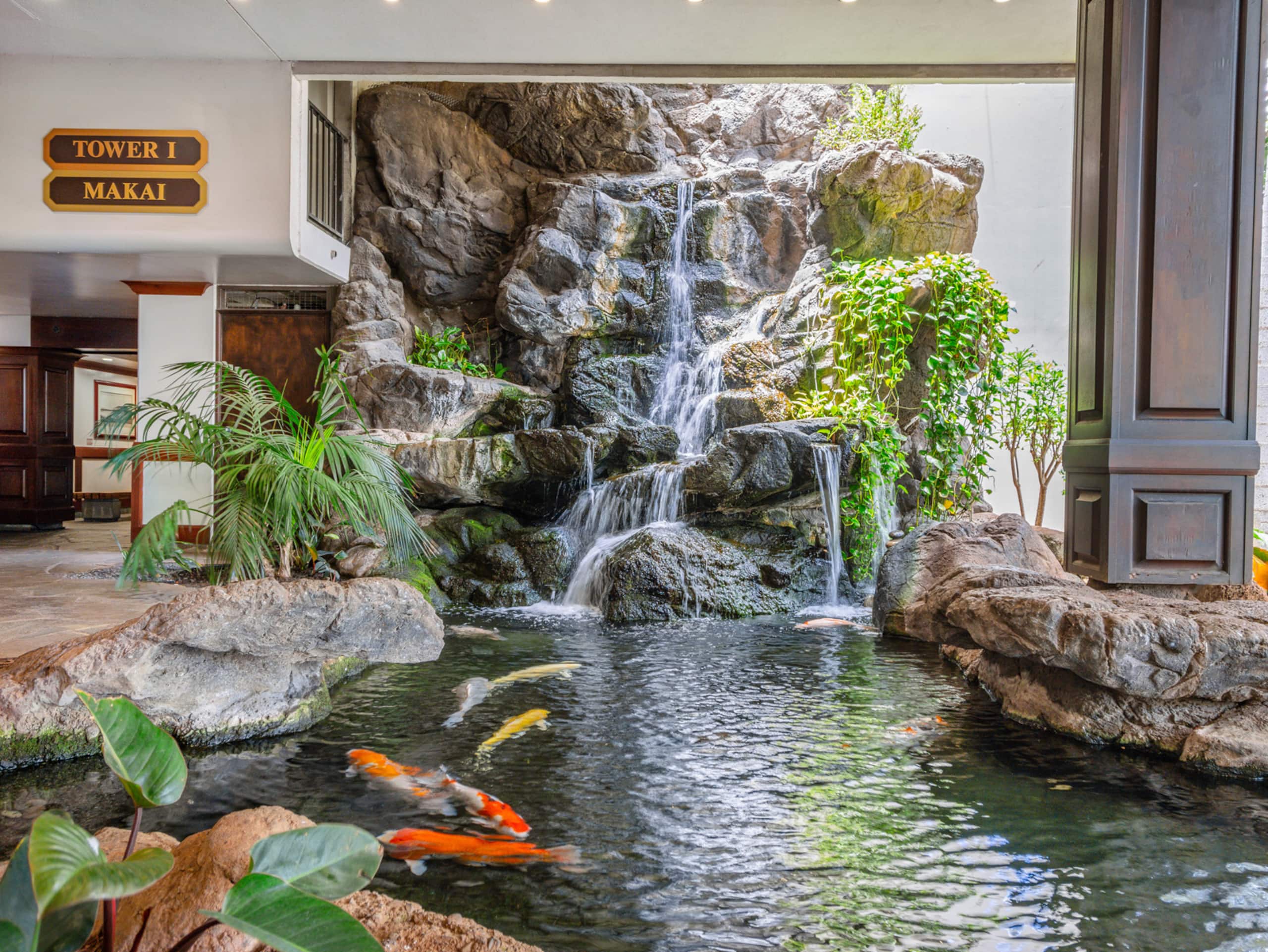 Waikiki condo w/ ocean view & beach access - Image 75