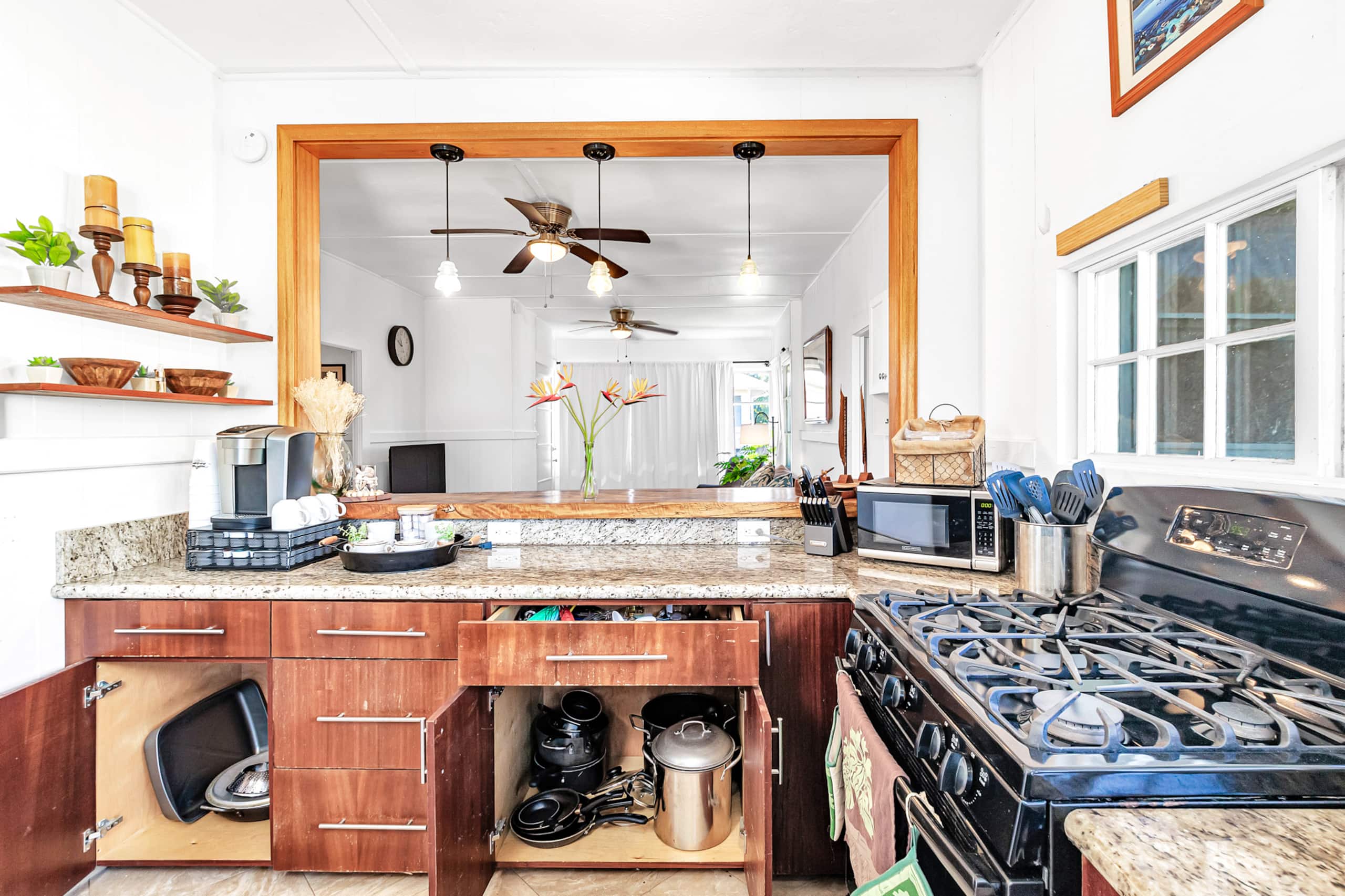 Home in Hilo · ★4.93 · 4 bedrooms · 4 beds · 2 baths - Image 11