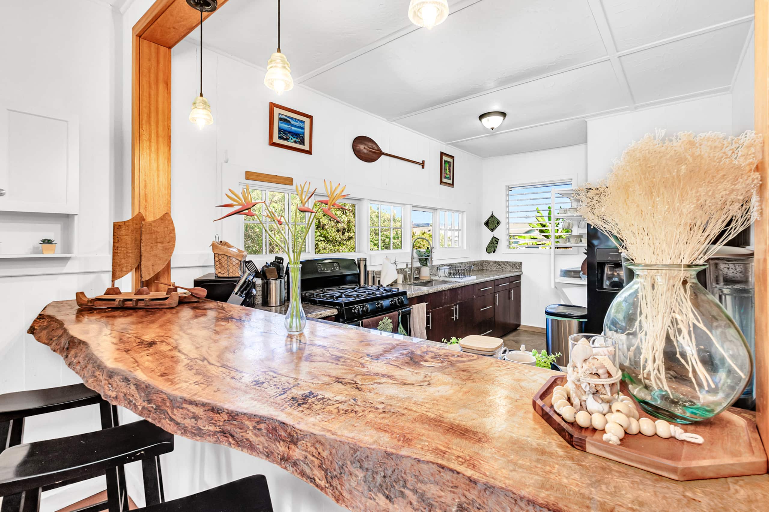 Home in Hilo · ★4.93 · 4 bedrooms · 4 beds · 2 baths - Image 12
