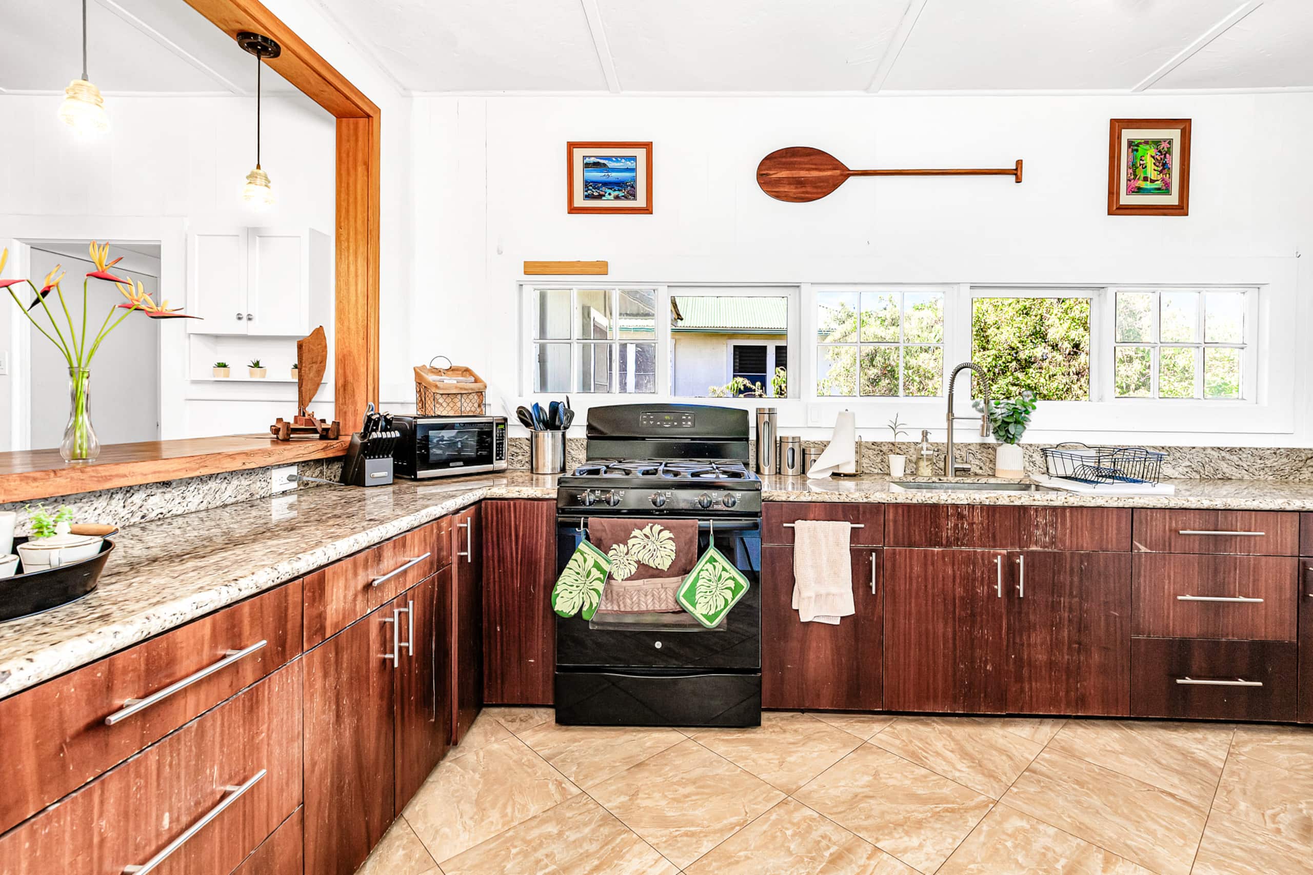 Home in Hilo · ★4.93 · 4 bedrooms · 4 beds · 2 baths - Image 6