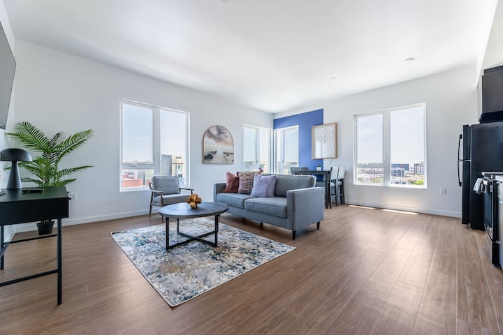 Chic & Cozy-walk To Metro+little Tokyo | Gym+views - Silver Lake, CA