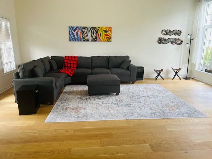 Karibu Home Retreat, Near Toronto Hwy 401 - Ajax