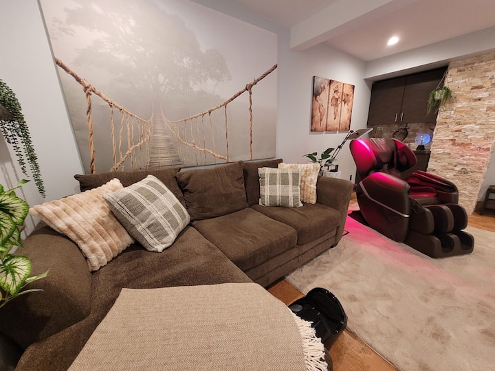 Spa Retreat, Suana, Free Massages, Rooftop Deck! - Windsor, ON, Canada