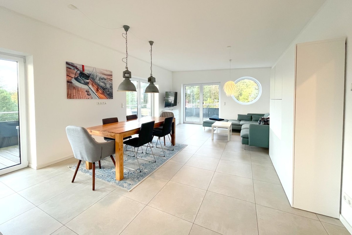 Erfolgreiche Airbnb-Immobilie: Achterwasserblick - apartment with large roof terrace in Loddin