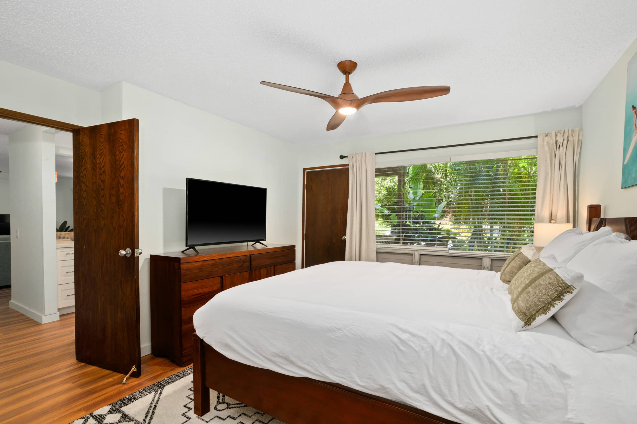 NEW Evergreen Escape • Stylish w/AC, HotTub & Pool - Image 13
