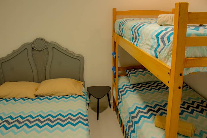 СТАИ С БАНЯ И ТОПЛА ВОДА, ПОЧИСТЕНИ И ДЕЗИНФЕКЦИРАНИ ЗА ВАШИЯ КОМФОРТ