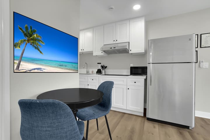 Modern Studio Near Ontario Mills & Airport - Ontario, CA