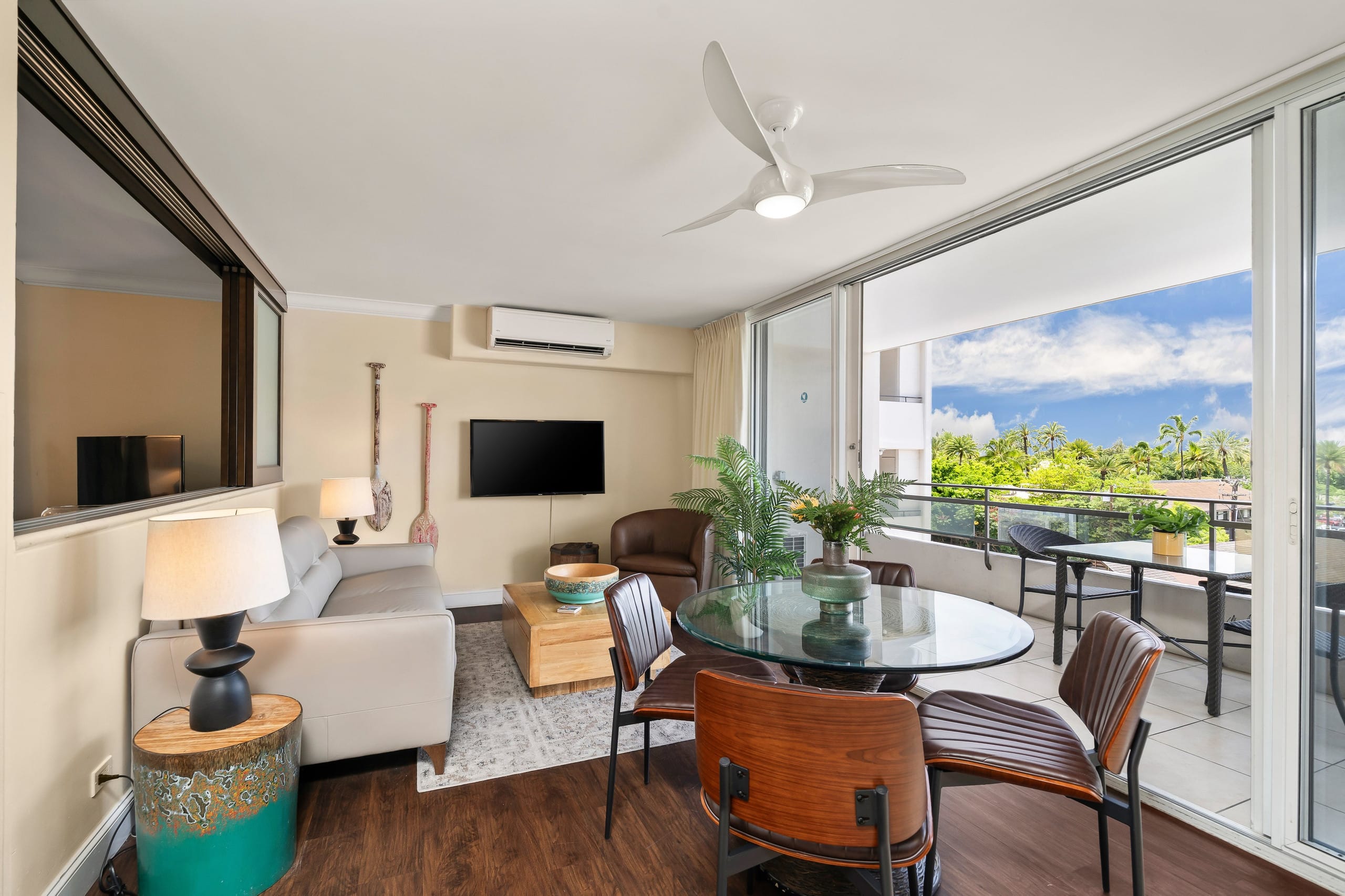 Condo in Honolulu · ★4.81 · 2 bedrooms · 3 beds · 1 private bath - Image 4
