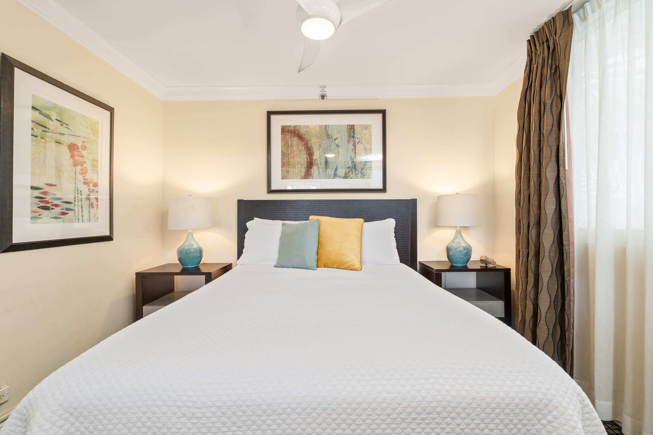 Condo in Honolulu · ★4.81 · 2 bedrooms · 3 beds · 1 private bath - Image 18