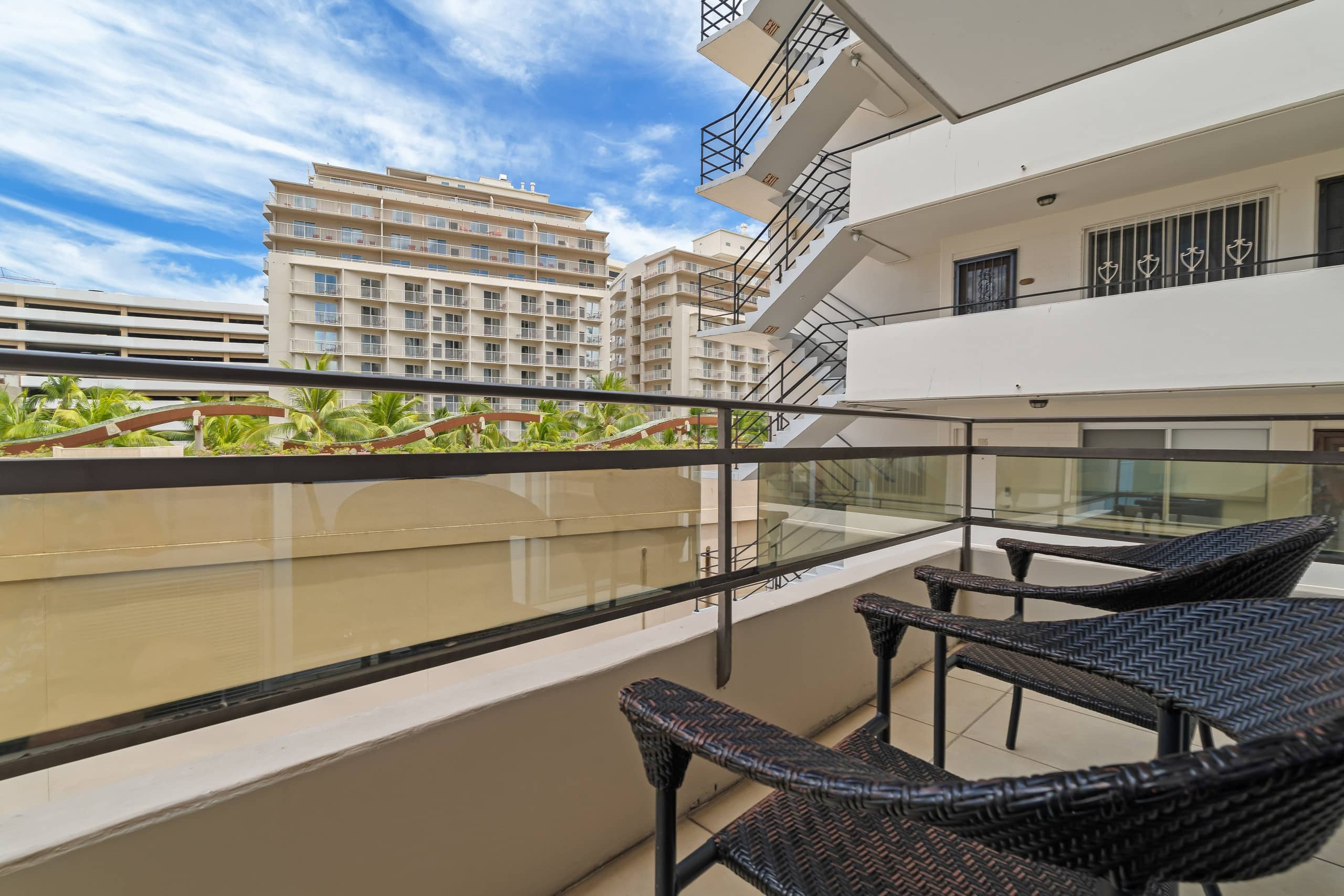Condo in Honolulu · ★4.81 · 2 bedrooms · 3 beds · 1 private bath - Image 28