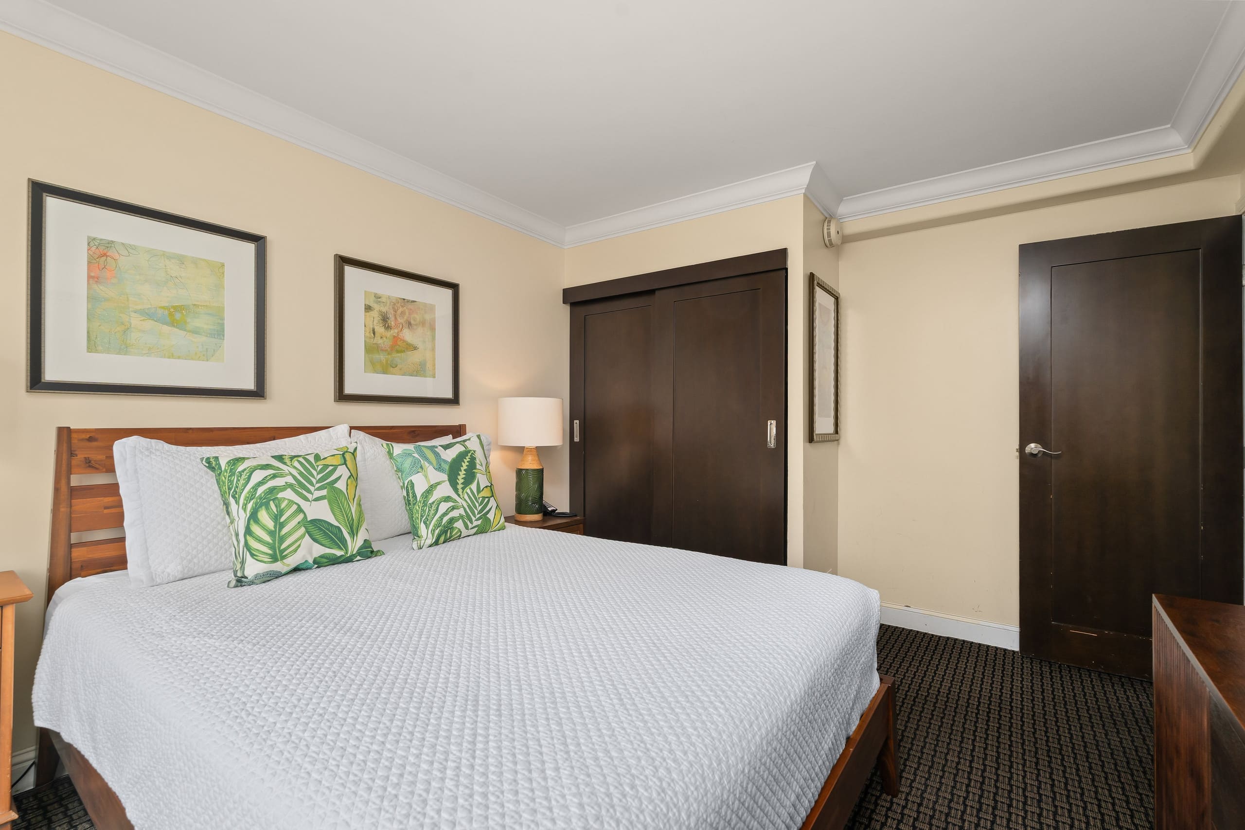 Condo in Honolulu · ★4.81 · 2 bedrooms · 3 beds · 1 private bath - Image 1