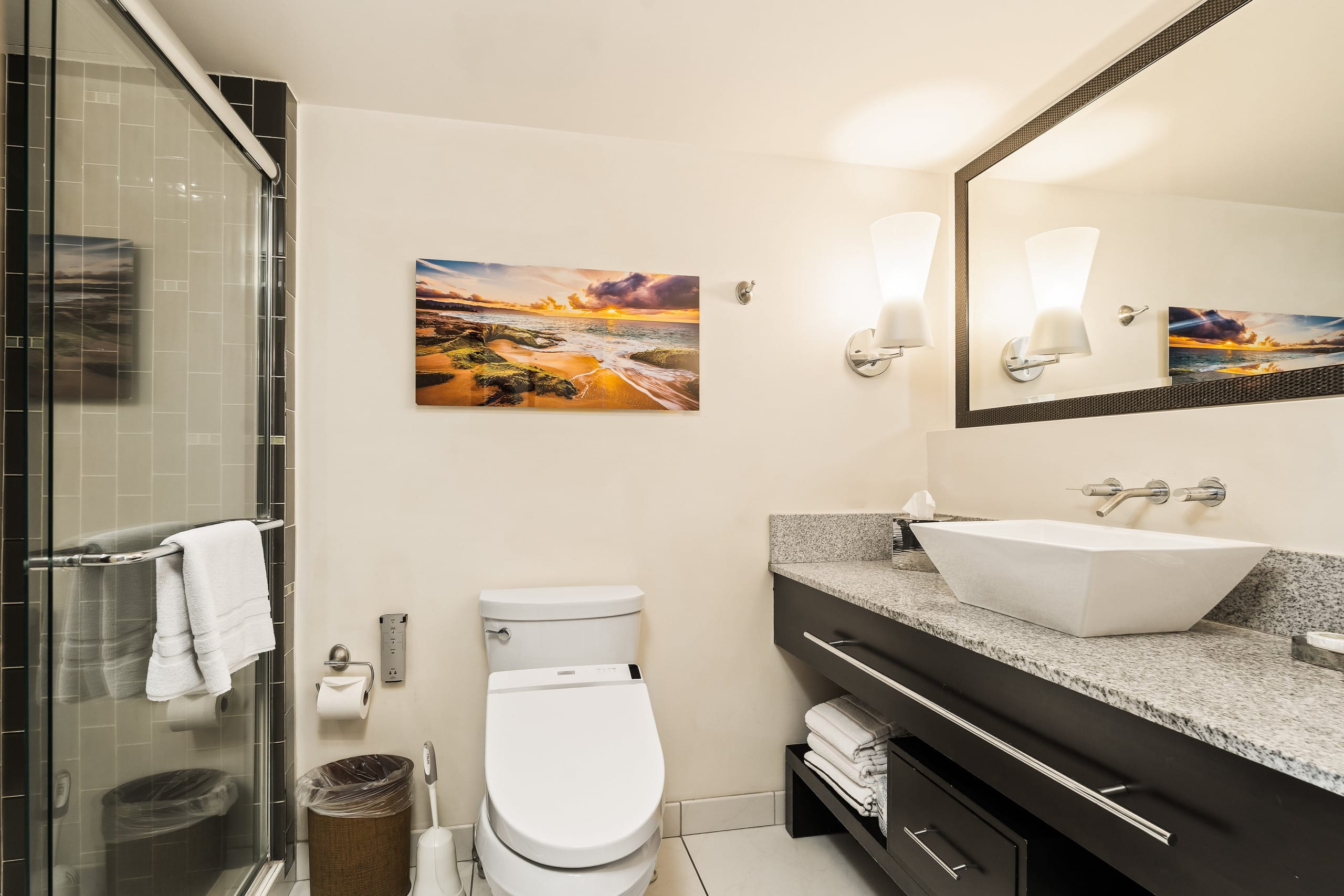 Condo in Honolulu · ★4.81 · 2 bedrooms · 3 beds · 1 private bath - Image 20
