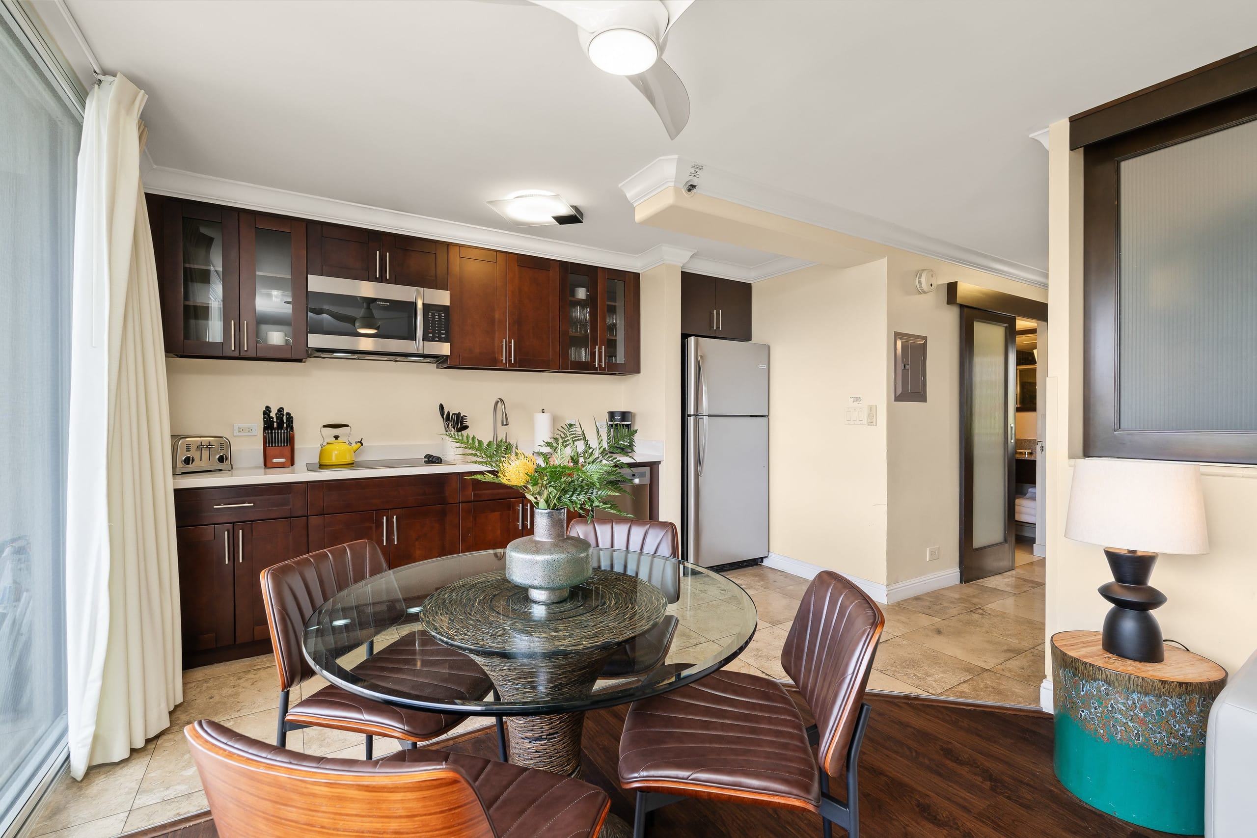 Condo in Honolulu · ★4.81 · 2 bedrooms · 3 beds · 1 private bath - Image 14