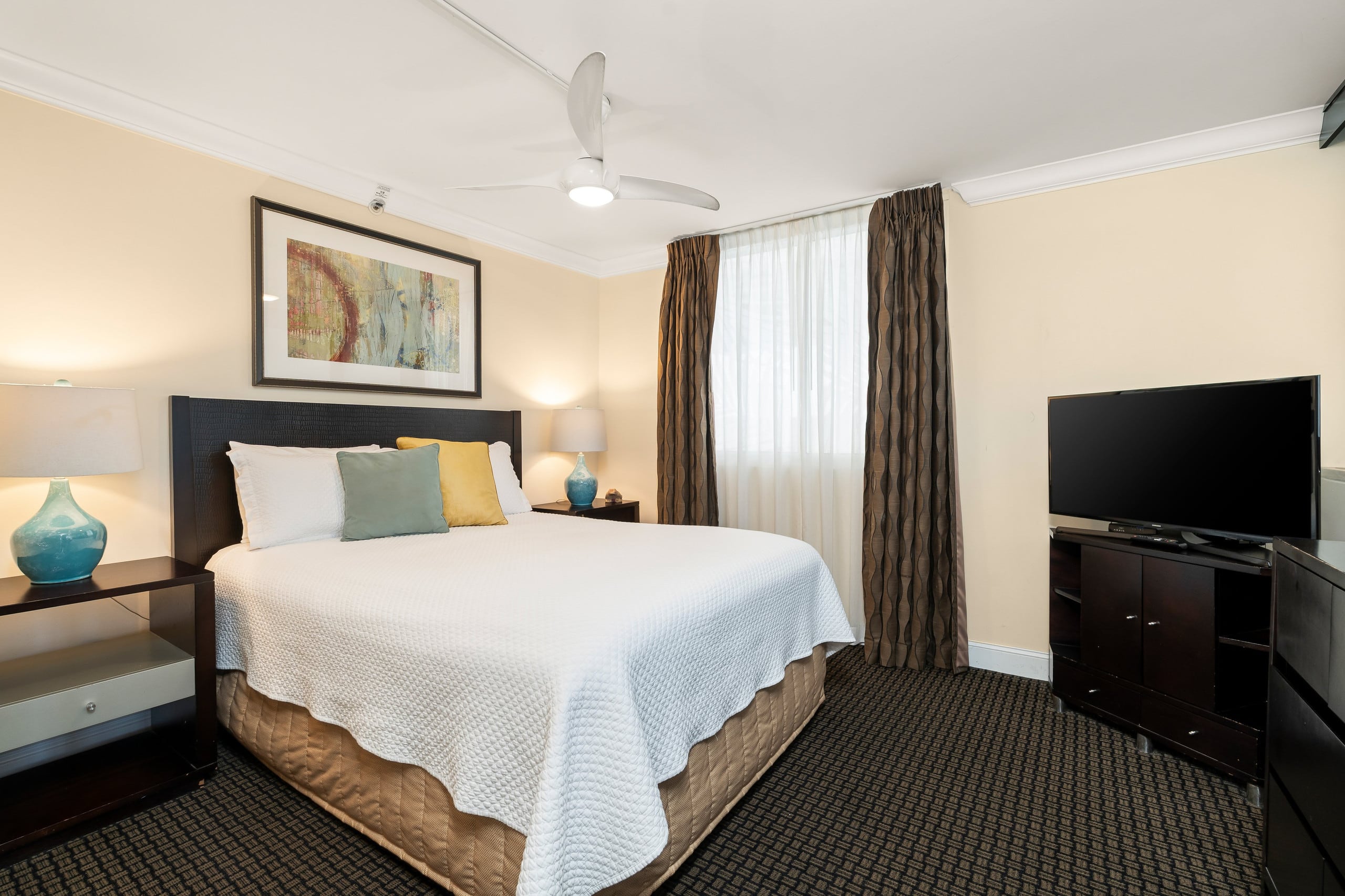 Condo in Honolulu · ★4.81 · 2 bedrooms · 3 beds · 1 private bath - Image 19