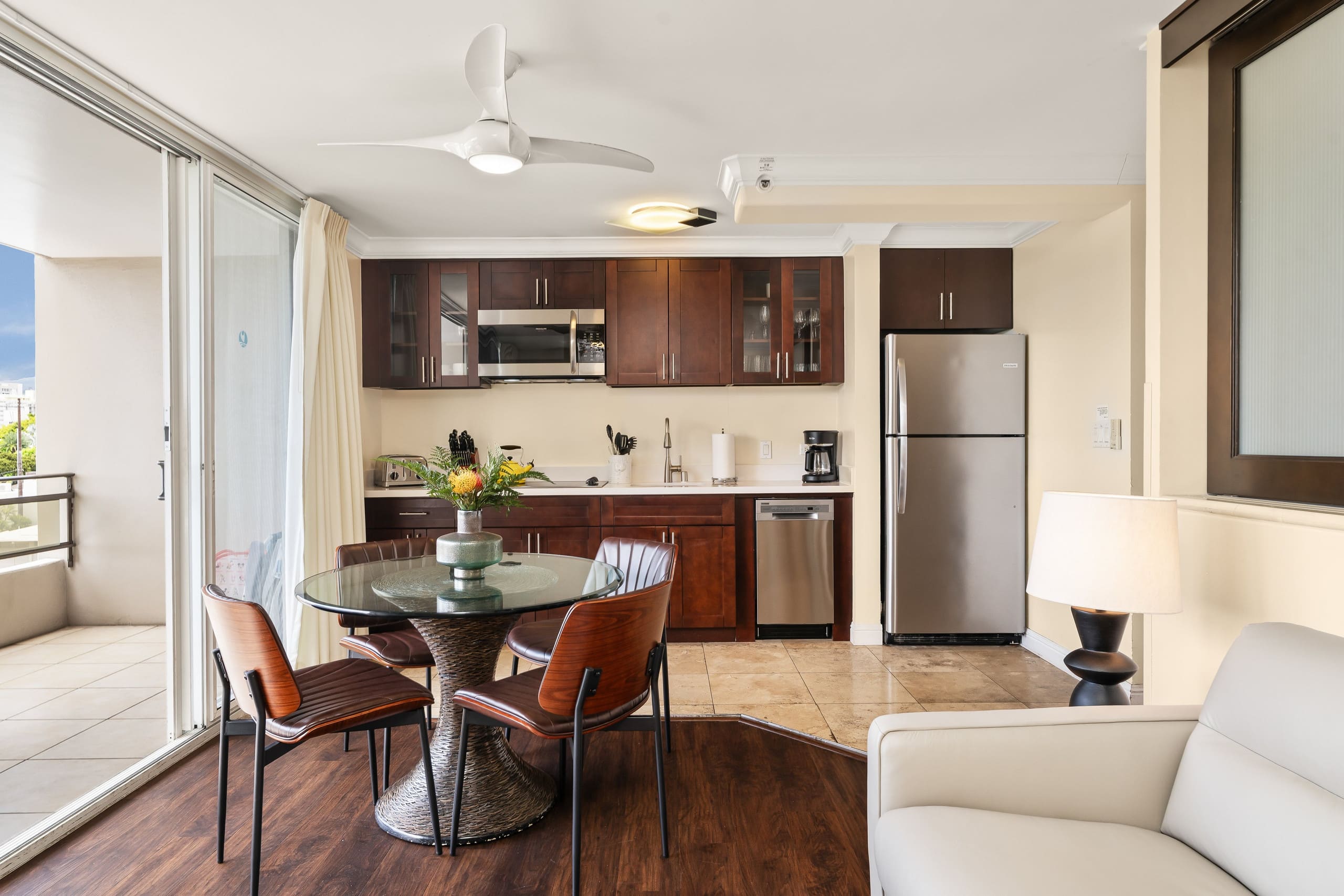 Condo in Honolulu · ★4.81 · 2 bedrooms · 3 beds · 1 private bath - Image 13
