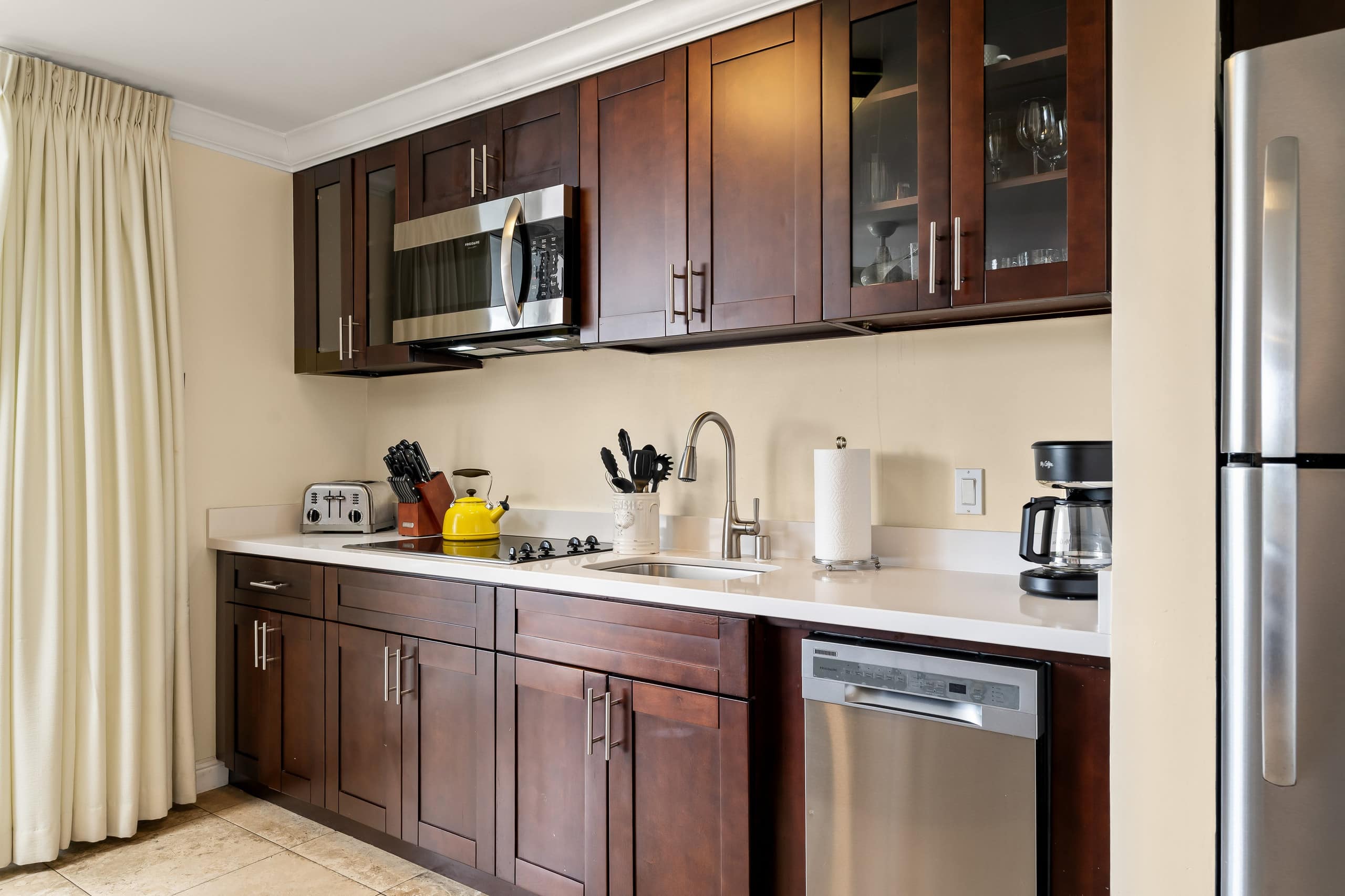 Condo in Honolulu · ★4.81 · 2 bedrooms · 3 beds · 1 private bath - Image 9