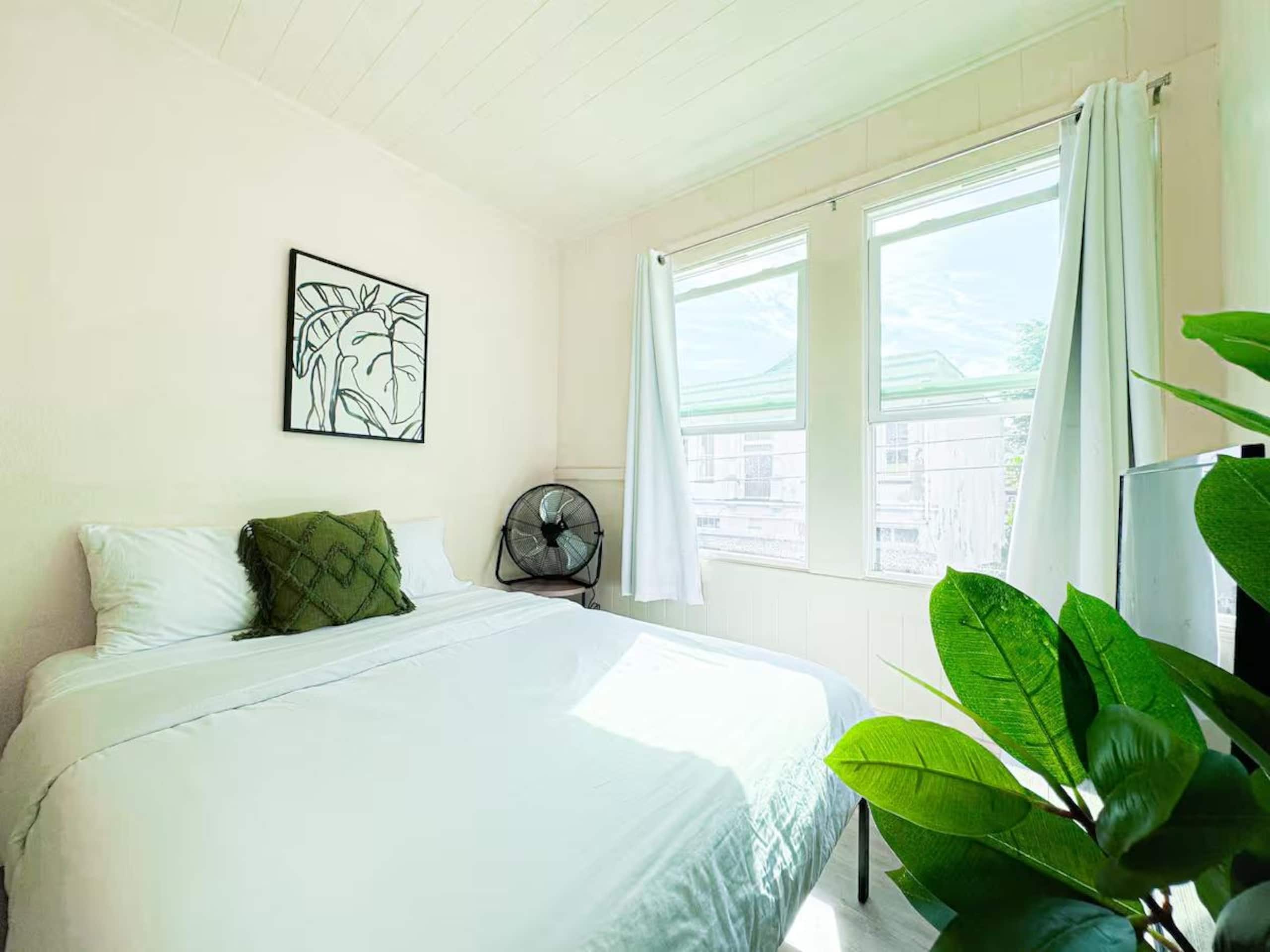 Hilo Town Oasis | 2 Bedroom | Walkable - Photo 9