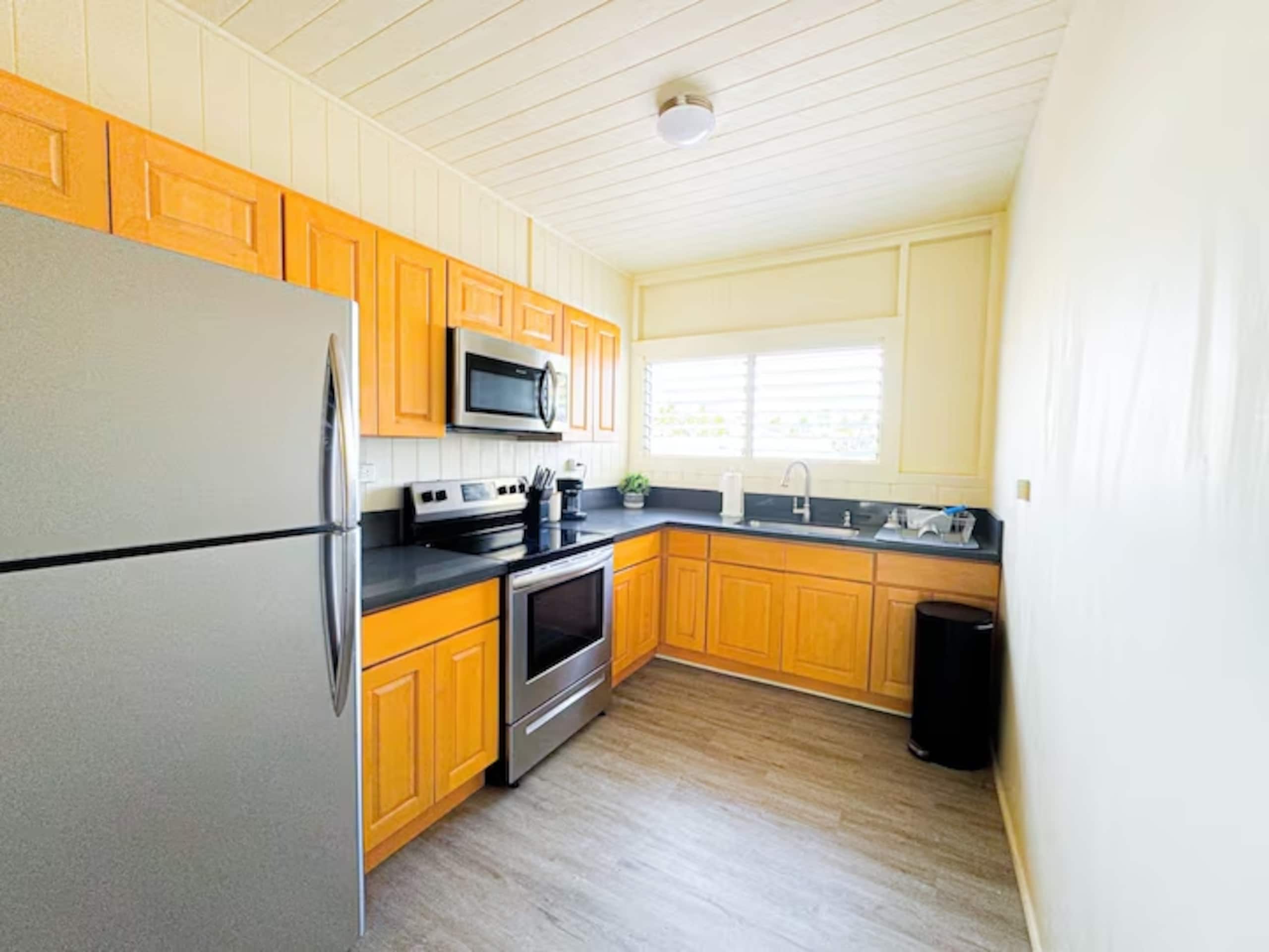 Hilo Town Oasis | 2 Bedroom | Walkable - Photo 6