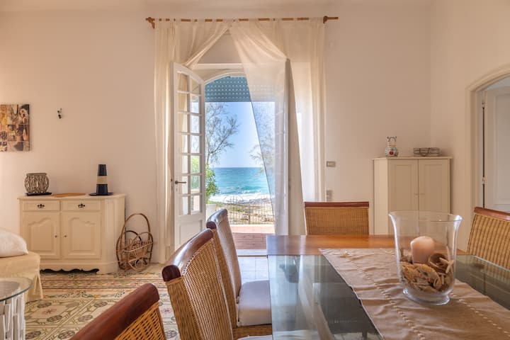 וילה בלבדרה מאת סלנטו מנקאברסה גליפולי עם נוף לים היוני